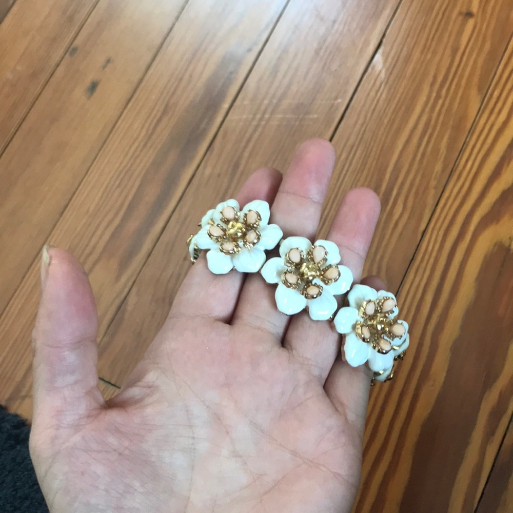 Pretty floral bracelet